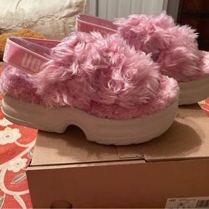 New Uggs Fluff sugar 3” platform slide in Bubblegum pink